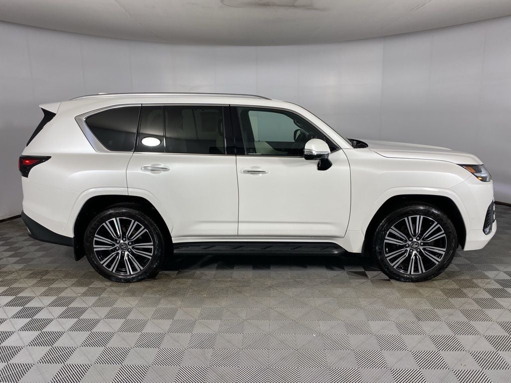 2025 Lexus LX 700h Luxury