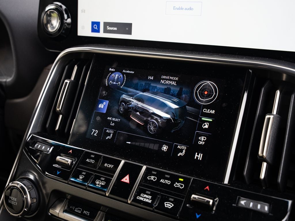 2025 Lexus LX 700h Luxury