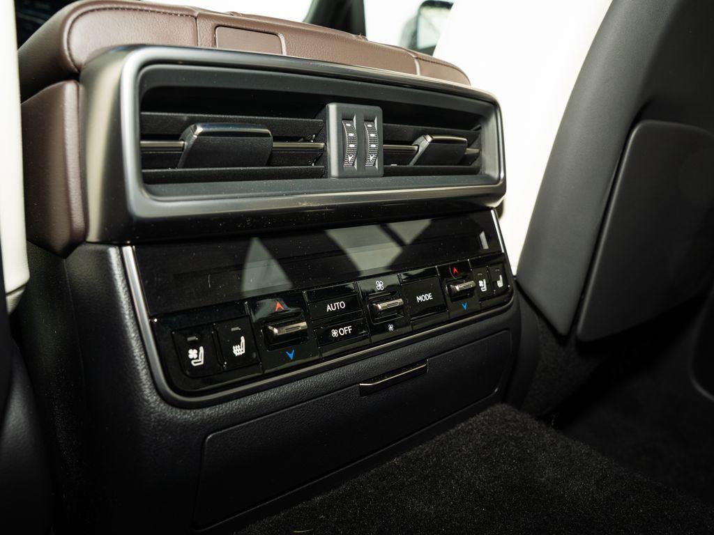 2025 Lexus LX 700h Luxury
