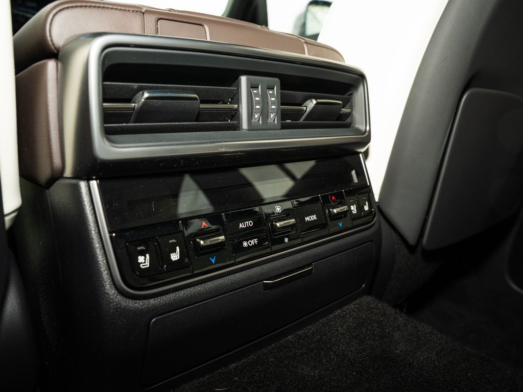 2025 Lexus LX 700h Luxury