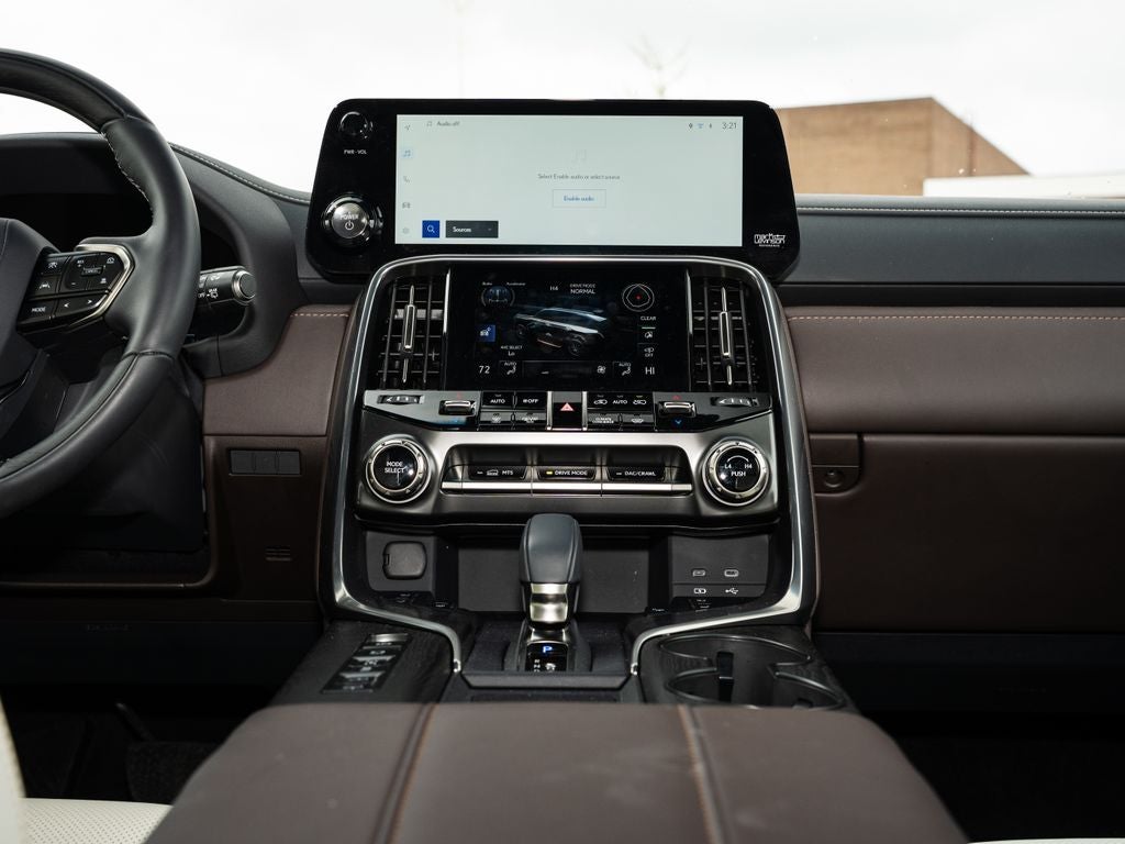 2025 Lexus LX 700h Luxury