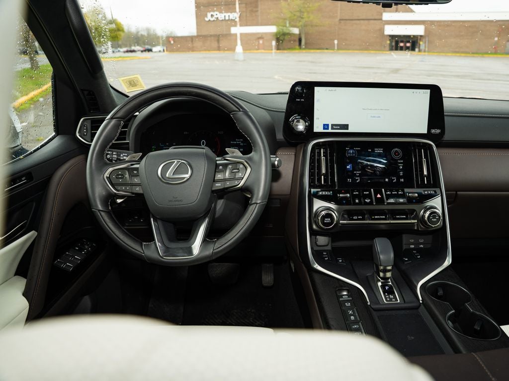 2025 Lexus LX 700h Luxury