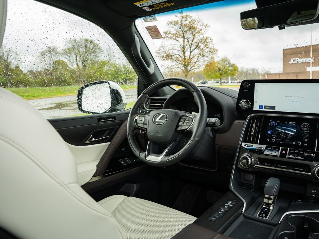 2025 Lexus LX 700h Luxury