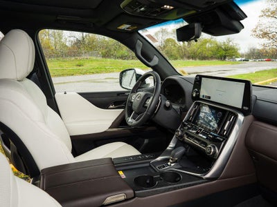 2025 Lexus LX 700h Luxury