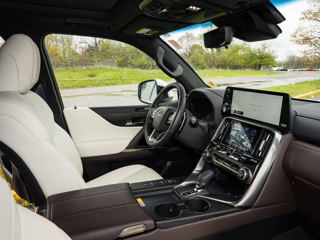 2025 Lexus LX 700h Luxury