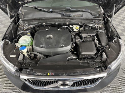 2020 Volvo XC40 Momentum