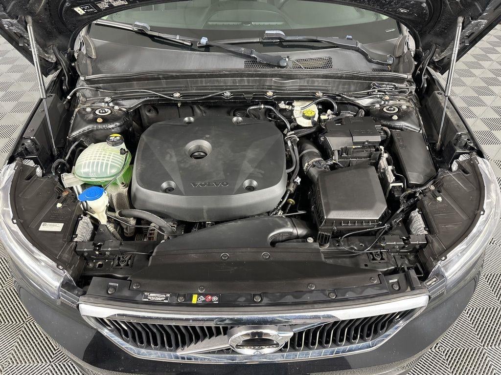 2020 Volvo XC40 Momentum