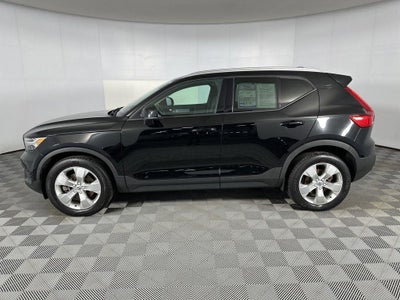 2020 Volvo XC40 Momentum