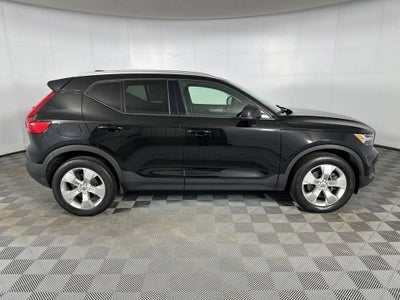 2020 Volvo XC40 Momentum