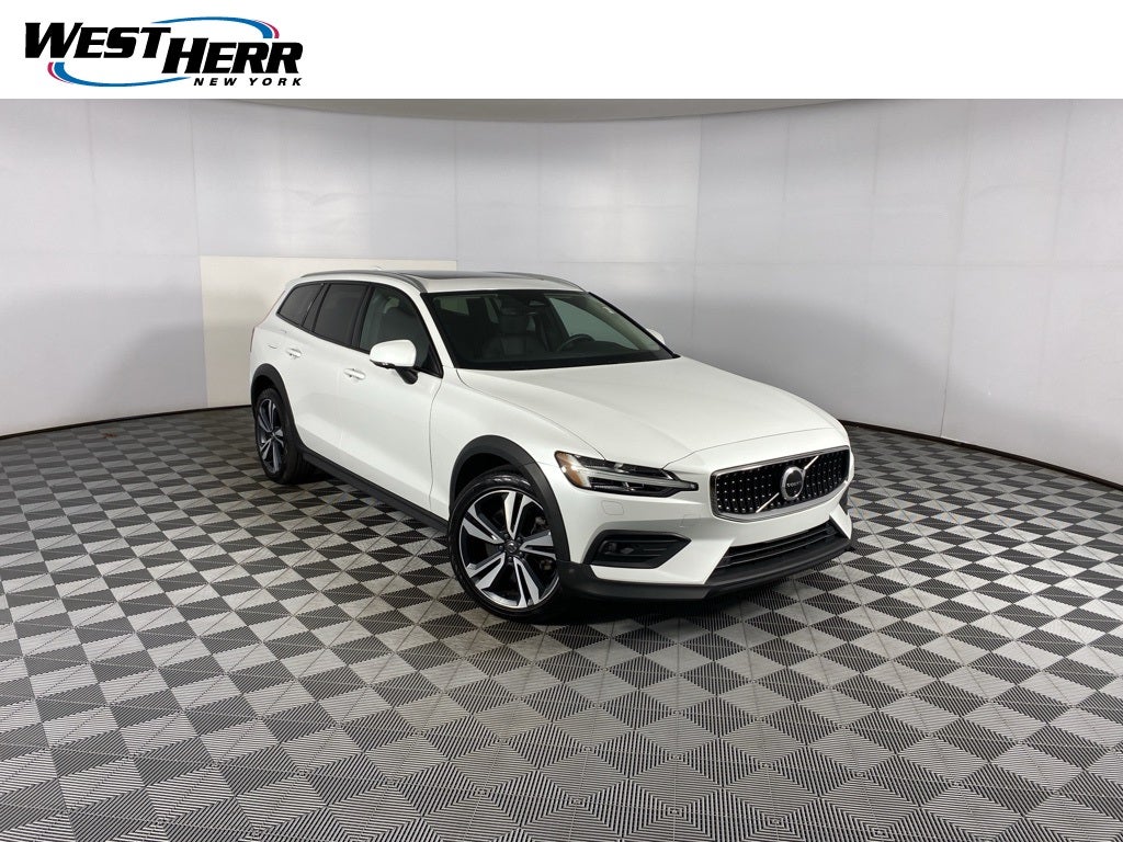2023 Volvo V60 Cross Country B5 Plus