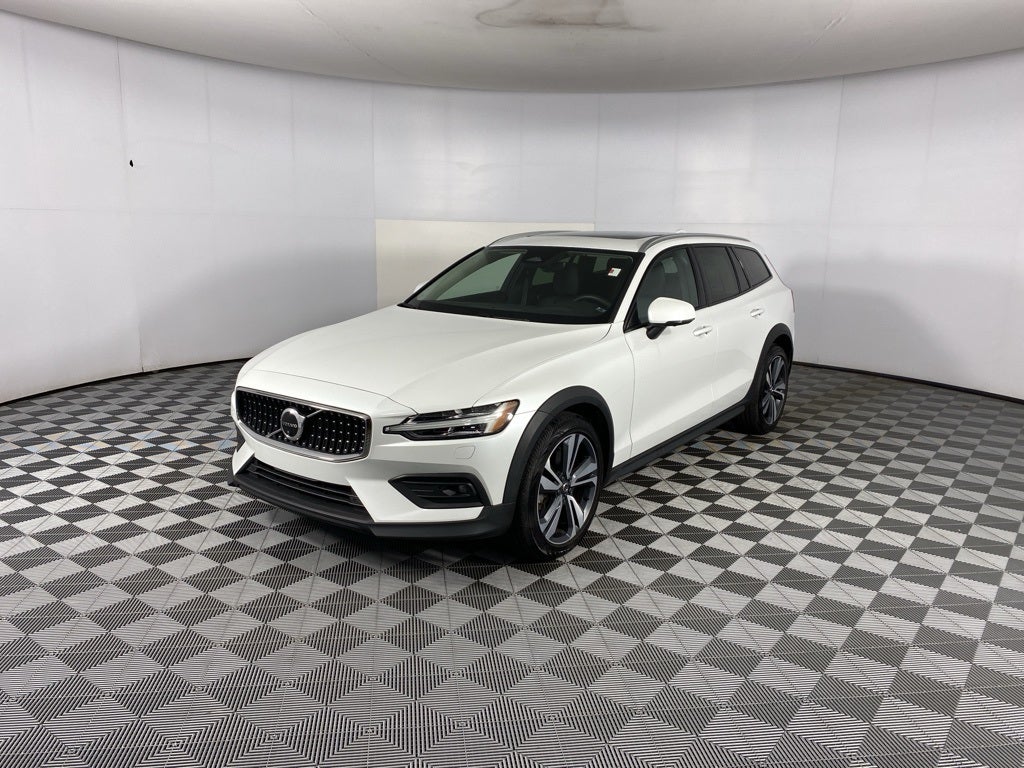 2023 Volvo V60 Cross Country B5 Plus