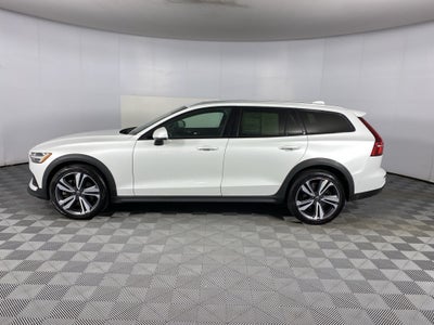 2023 Volvo V60 Cross Country B5 Plus