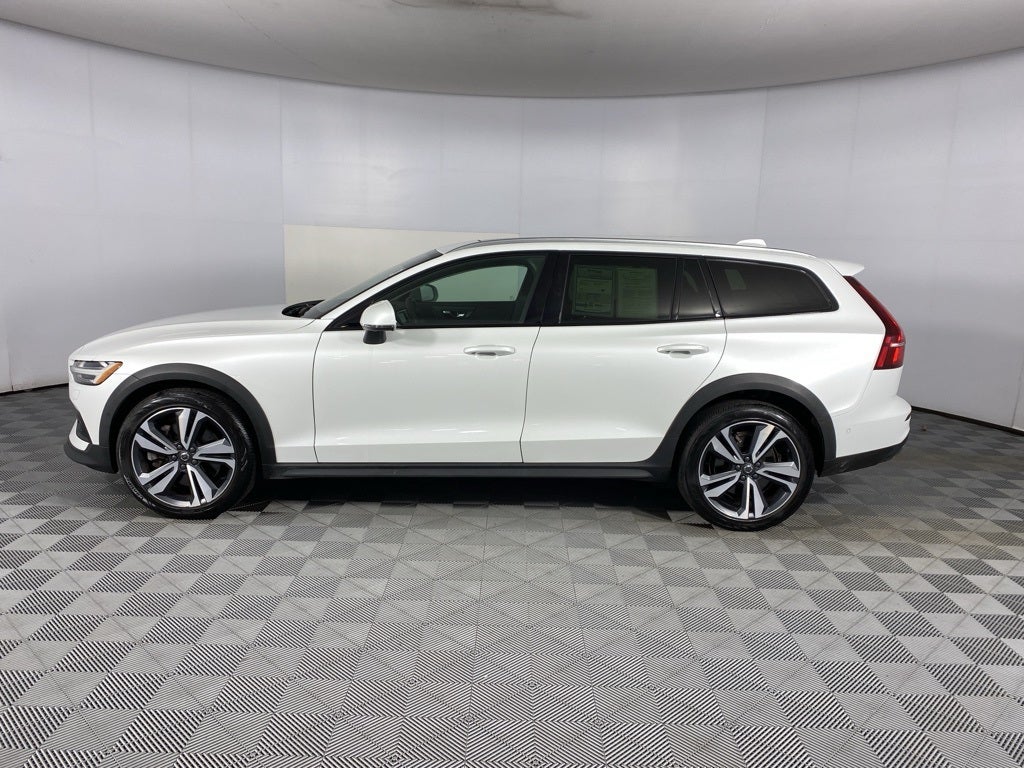 2023 Volvo V60 Cross Country B5 Plus