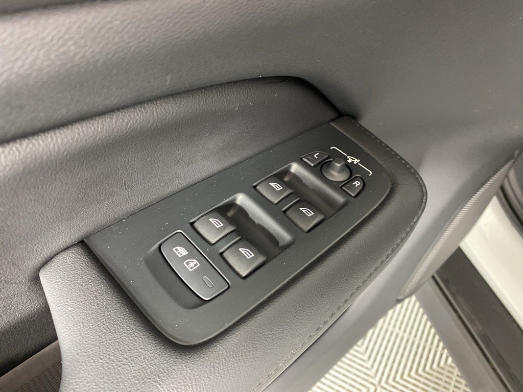 2023 Volvo V60 Cross Country B5 Plus