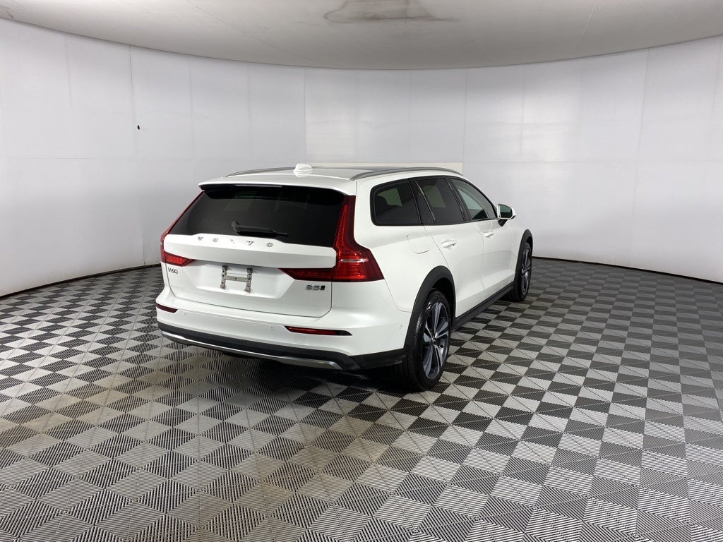 2023 Volvo V60 Cross Country B5 Plus