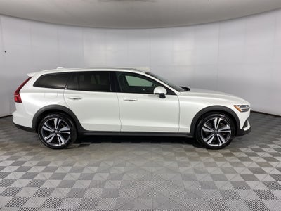 2023 Volvo V60 Cross Country B5 Plus