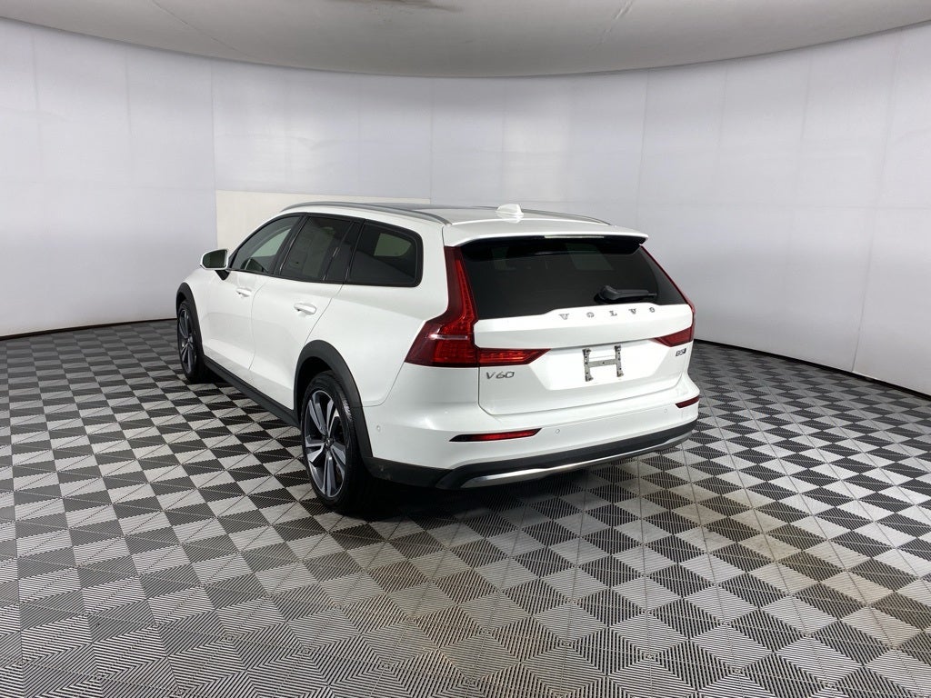 2023 Volvo V60 Cross Country B5 Plus