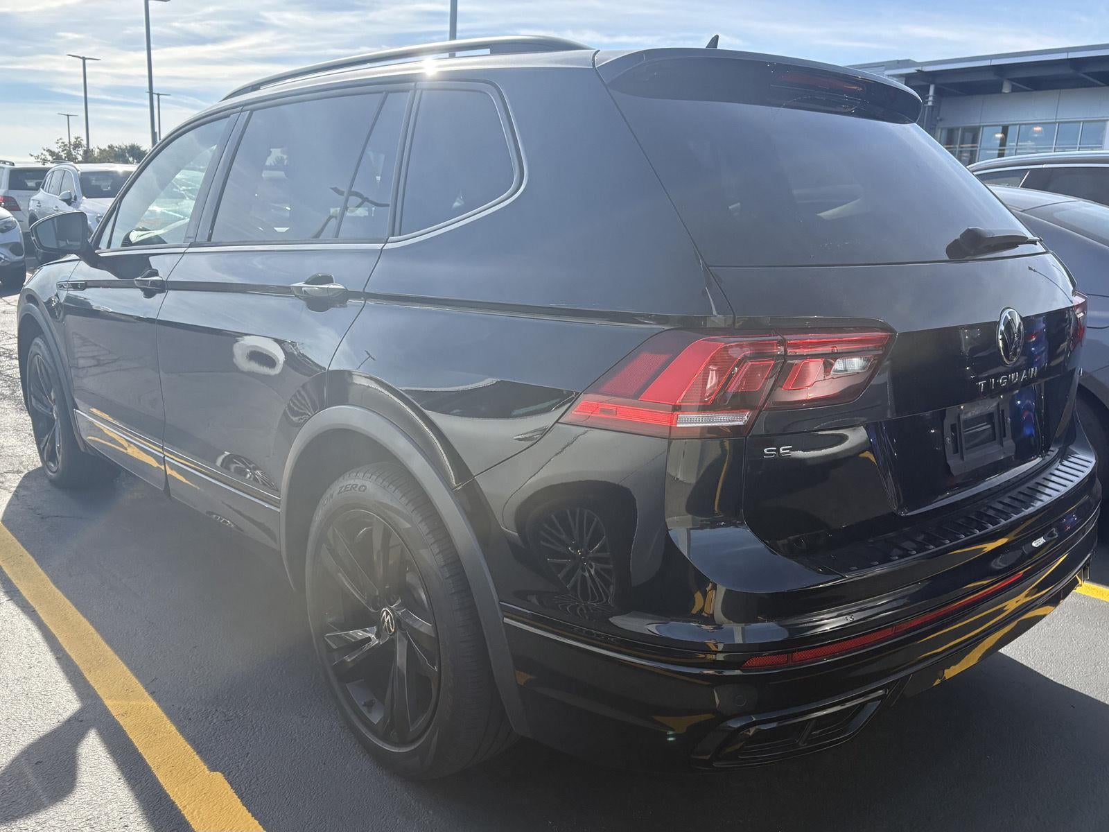 2023 Volkswagen Tiguan SE R-Line Black
