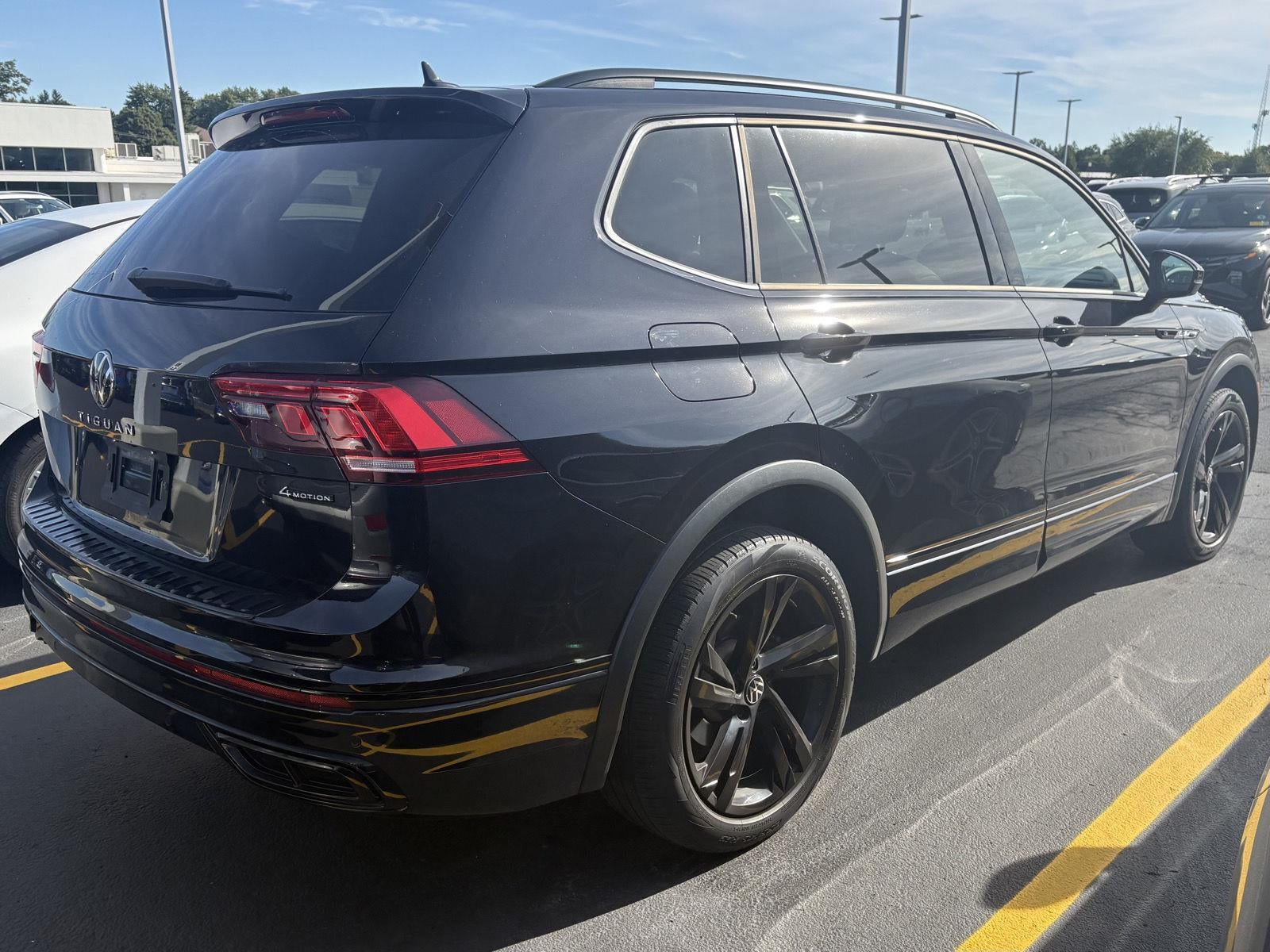 2023 Volkswagen Tiguan SE R-Line Black