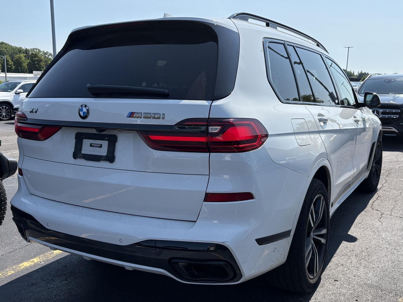 2022 BMW X7 M50i