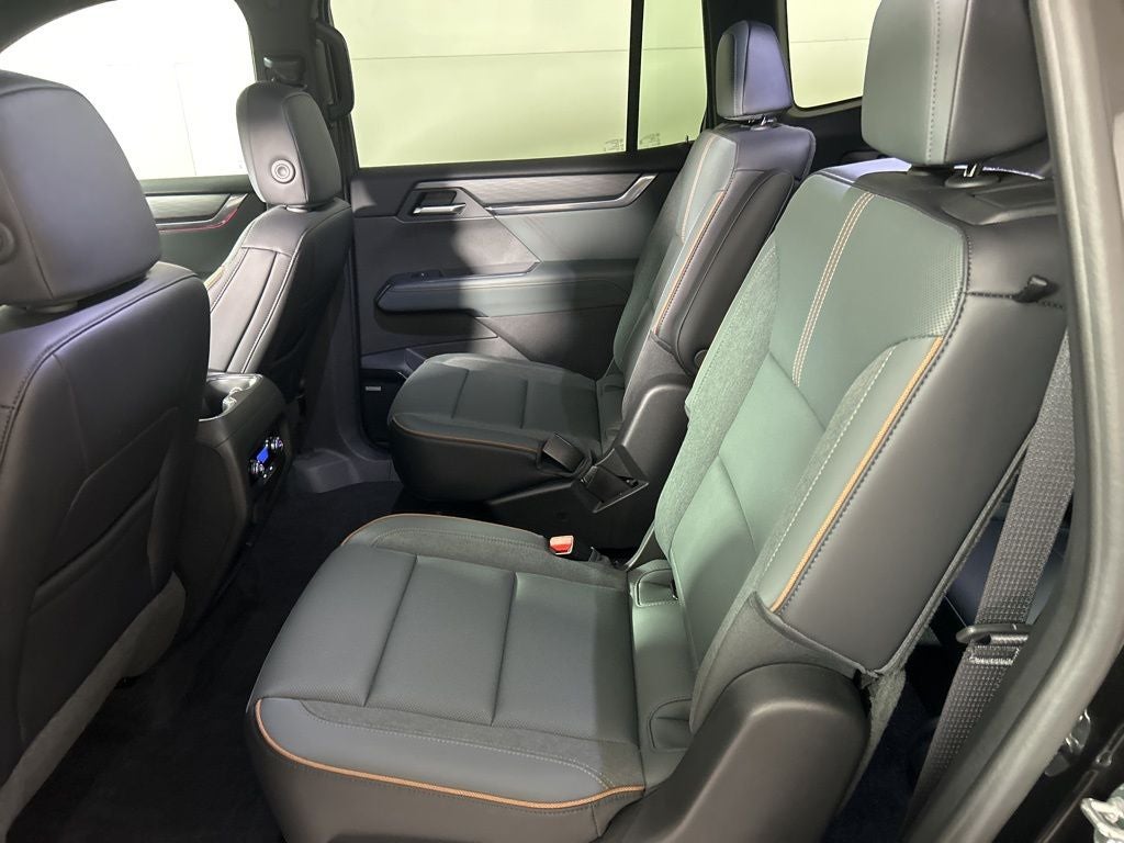 2025 GMC Acadia AT4
