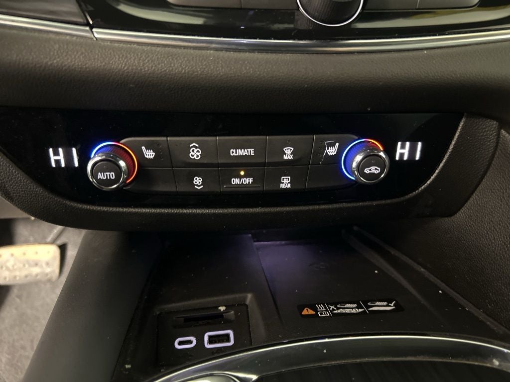 2023 Buick Enclave Essence