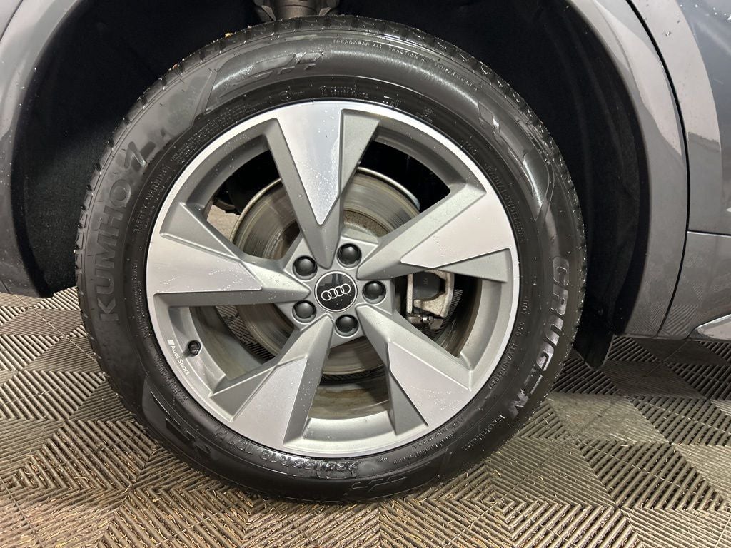 2025 Audi Q5 40 Premium quattro