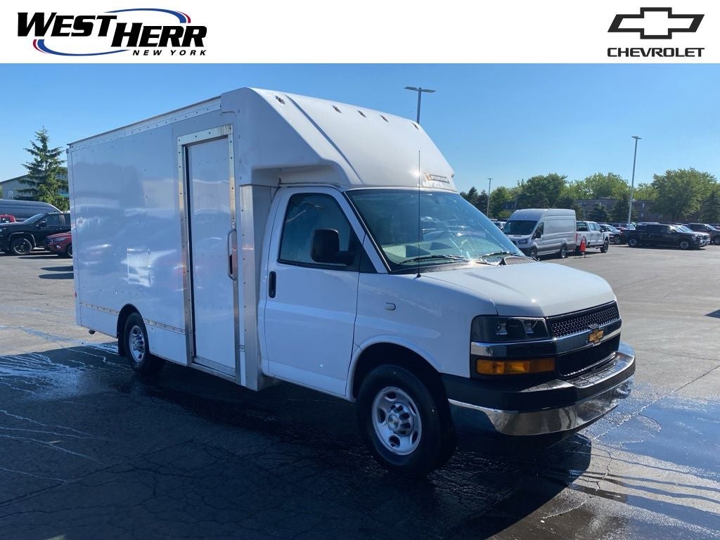 2022 Chevrolet Express 3500 Work Van Cutaway