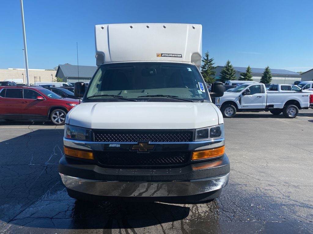 2022 Chevrolet Express 3500 Work Van Cutaway