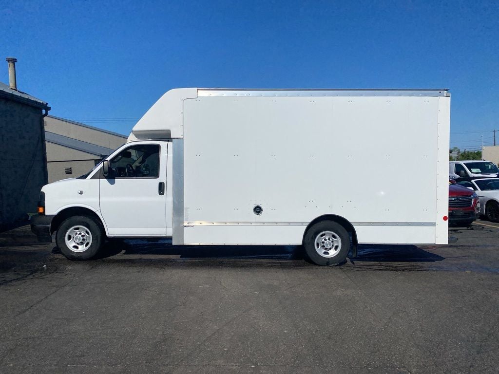 2022 Chevrolet Express 3500 Work Van Cutaway