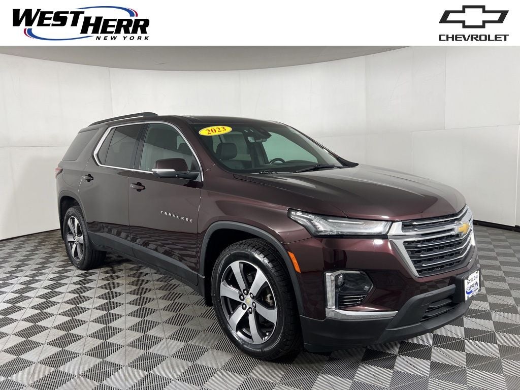 2023 Chevrolet Traverse LT Leather