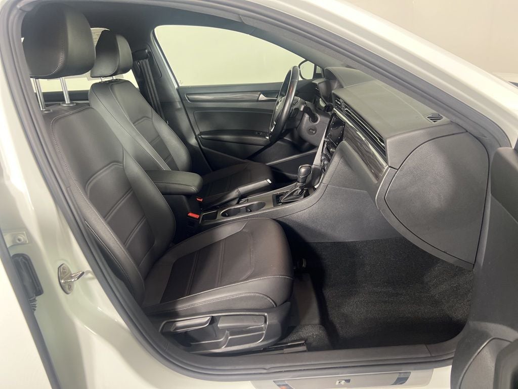 2021 Volkswagen Passat 2.0T R-Line