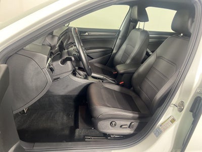 2021 Volkswagen Passat 2.0T R-Line