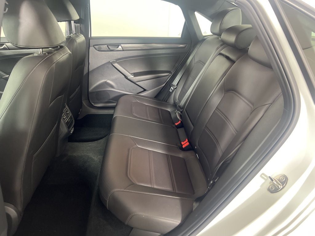 2021 Volkswagen Passat 2.0T R-Line