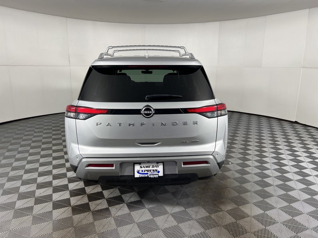 2024 Nissan Pathfinder SL