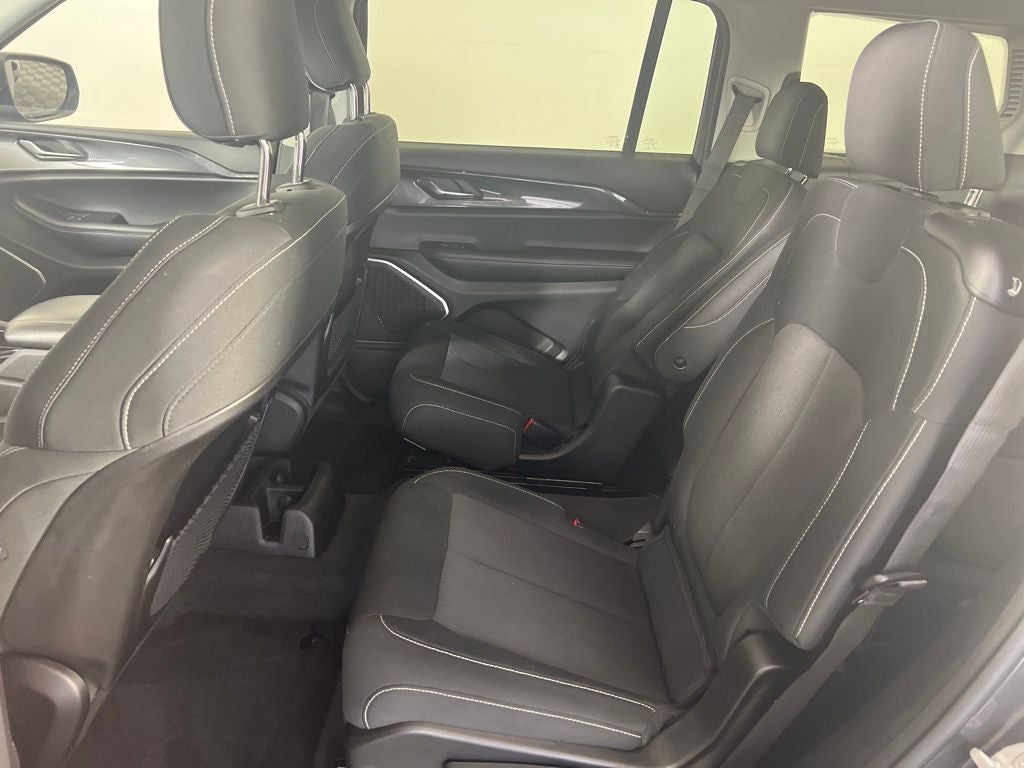 2022 Jeep Grand Cherokee L Laredo