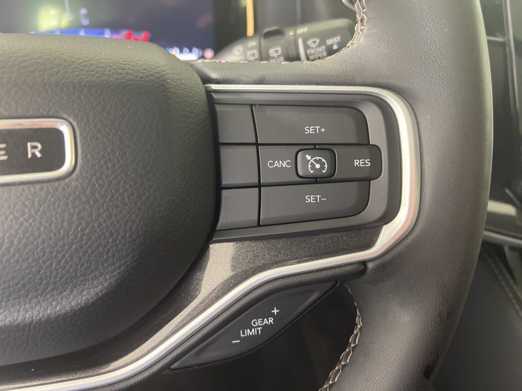 2023 Jeep Wagoneer Base
