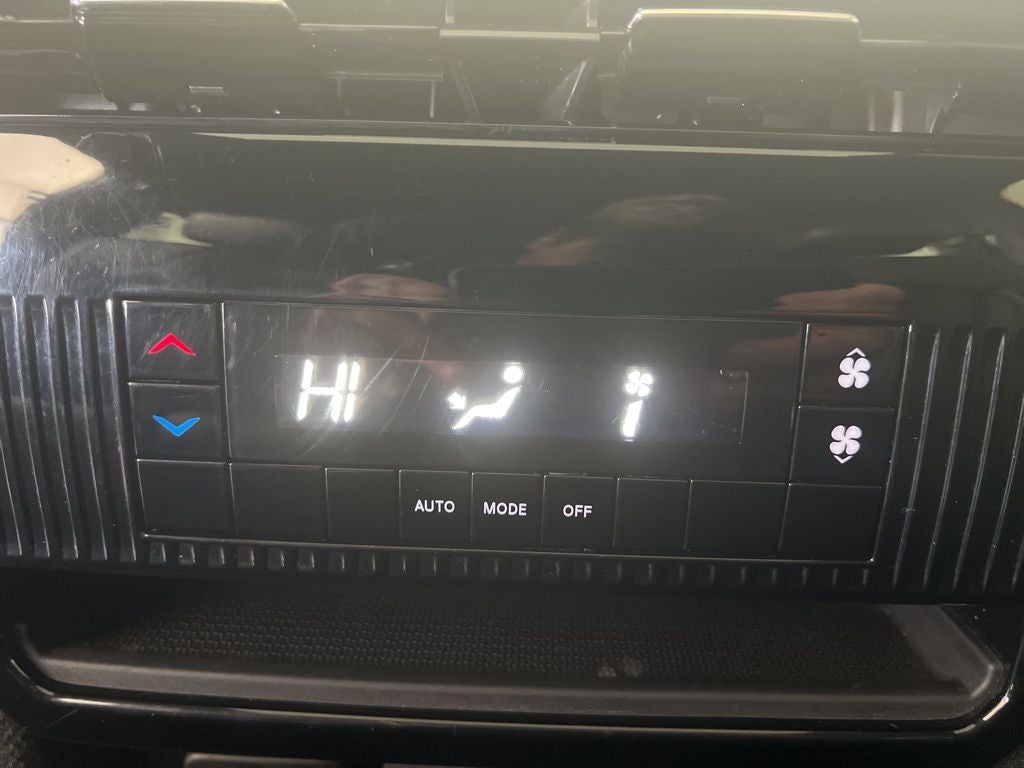 2023 Jeep Wagoneer Base