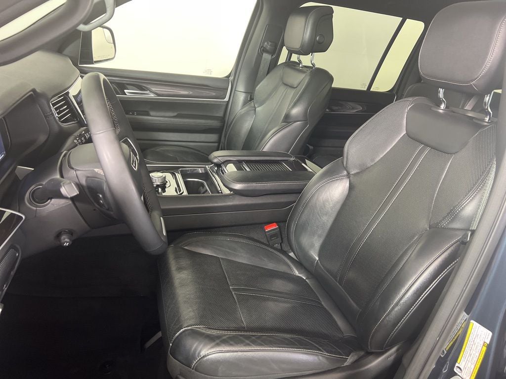 2023 Jeep Wagoneer Base