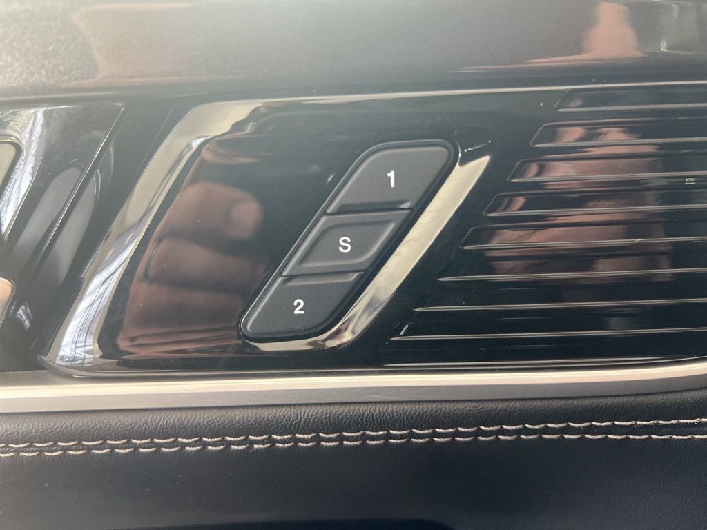 2023 Jeep Wagoneer Base