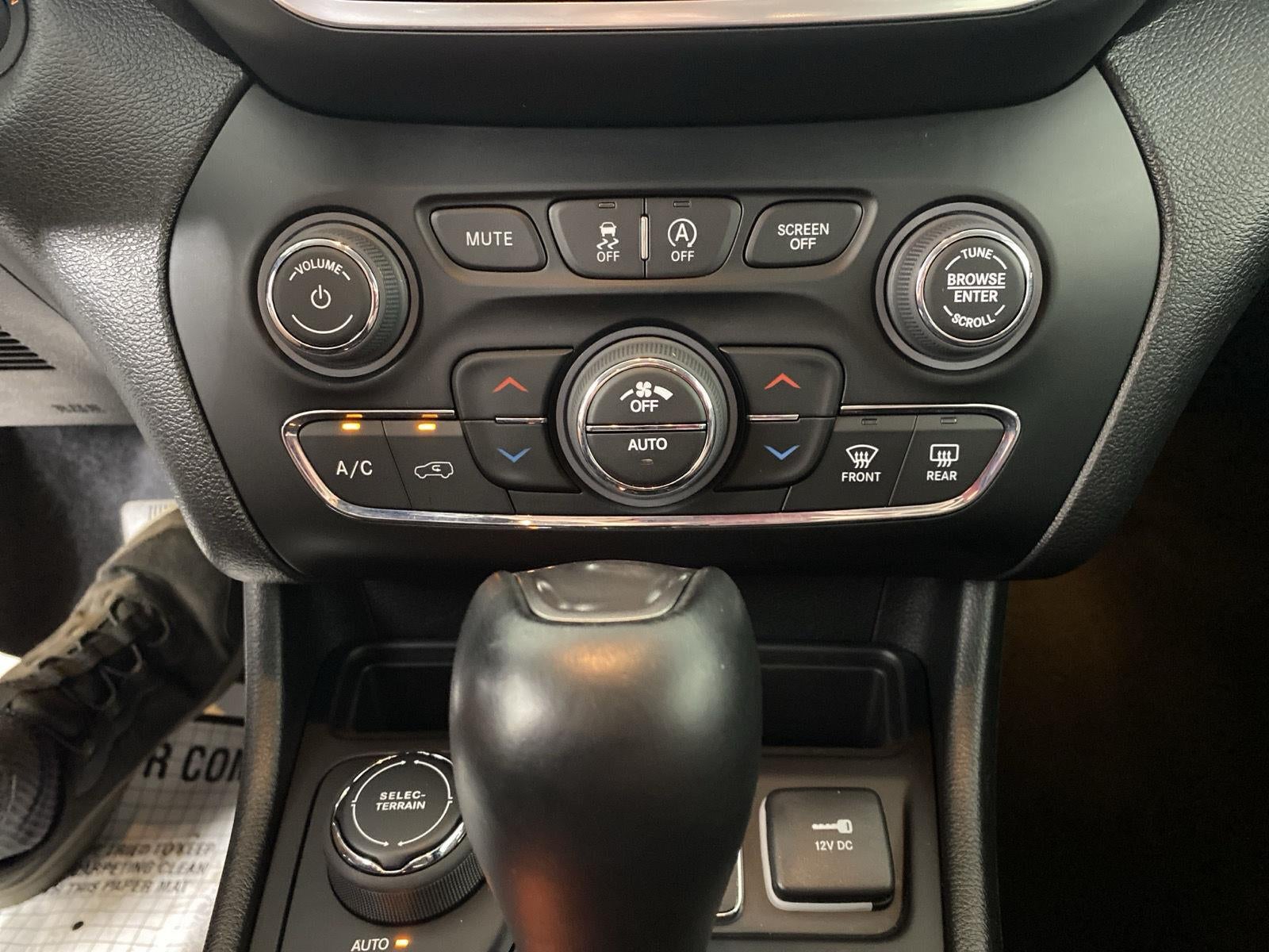 2023 Jeep Cherokee Altitude Lux