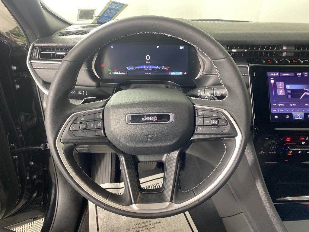 2025 Jeep Grand Cherokee Base