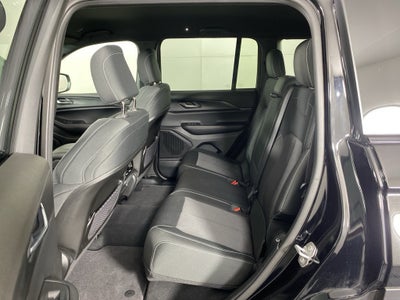 2025 Jeep Grand Cherokee Base