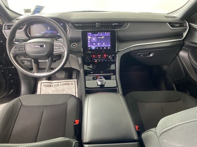 2025 Jeep Grand Cherokee Base