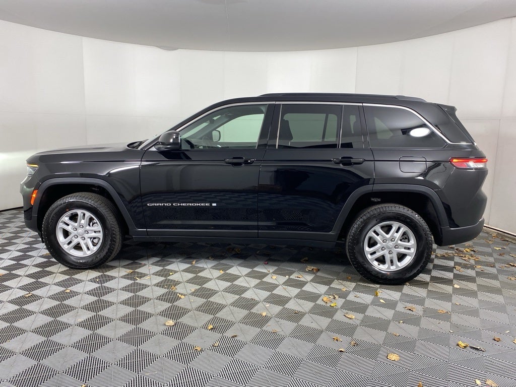 2025 Jeep Grand Cherokee Base