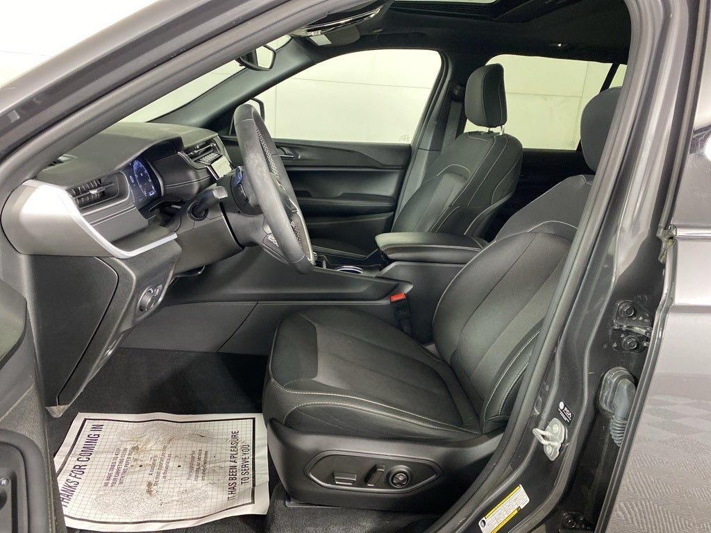 2025 Jeep Grand Cherokee Base