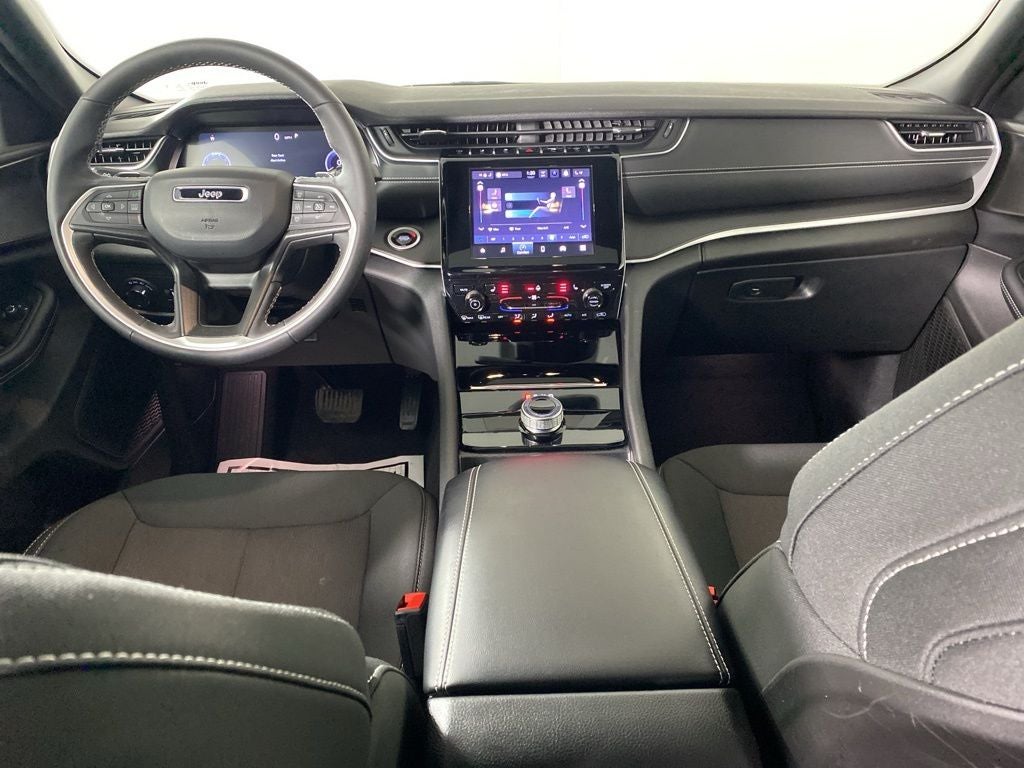 2025 Jeep Grand Cherokee Base