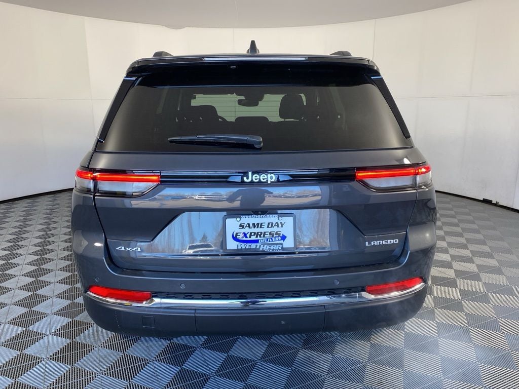 2025 Jeep Grand Cherokee Base