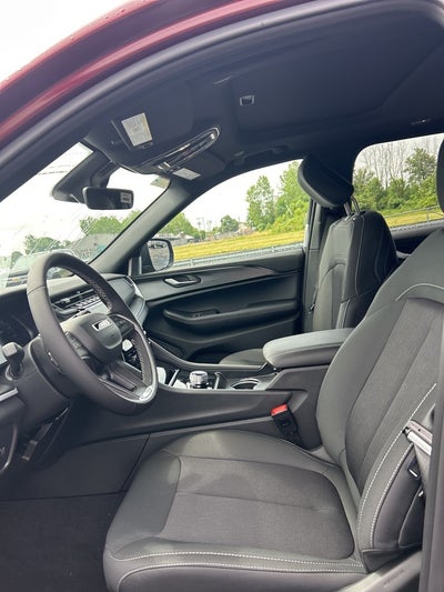 2025 Jeep Grand Cherokee Base