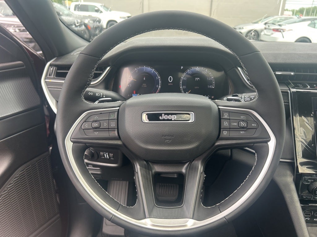 2025 Jeep Grand Cherokee Base